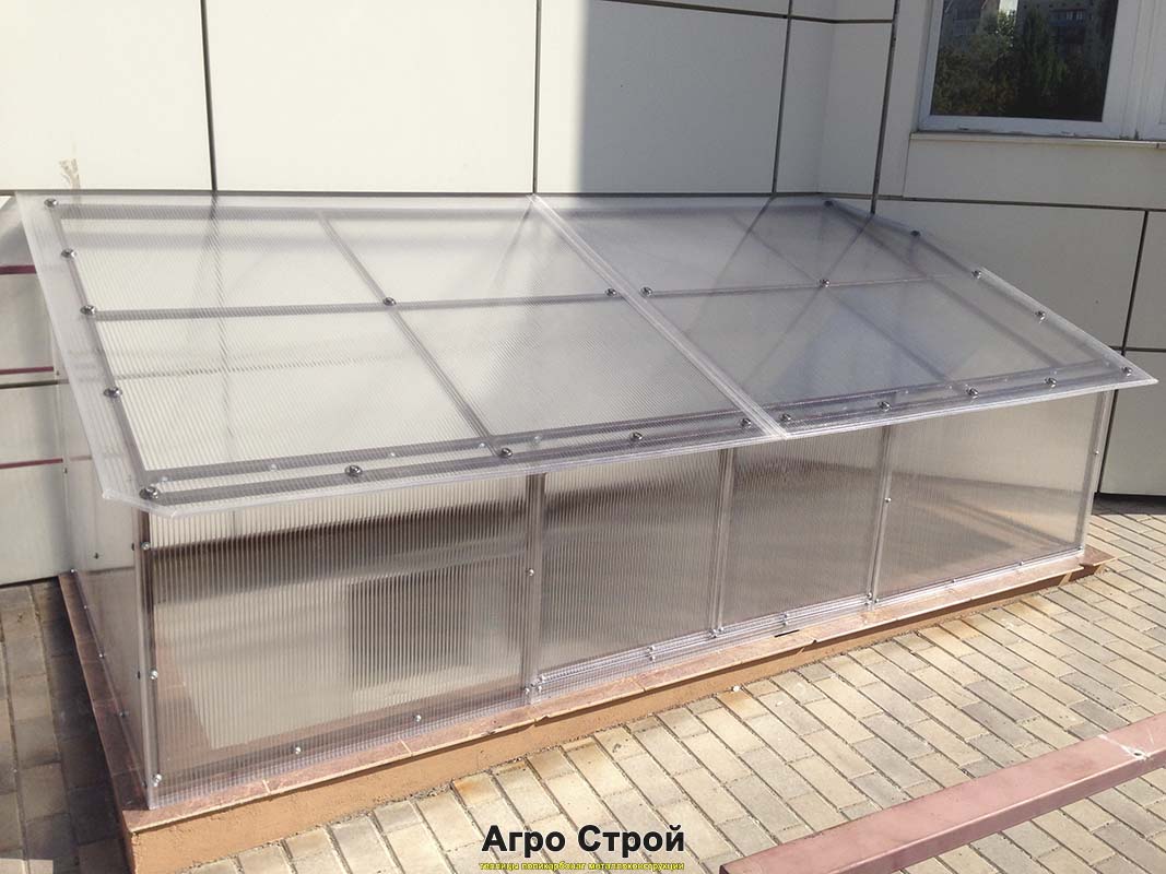 Накрытие приямка подвального окна