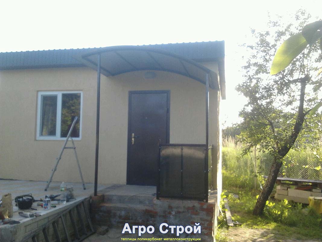 Навес над входом в летнюю кухню 3.5х2.5 м