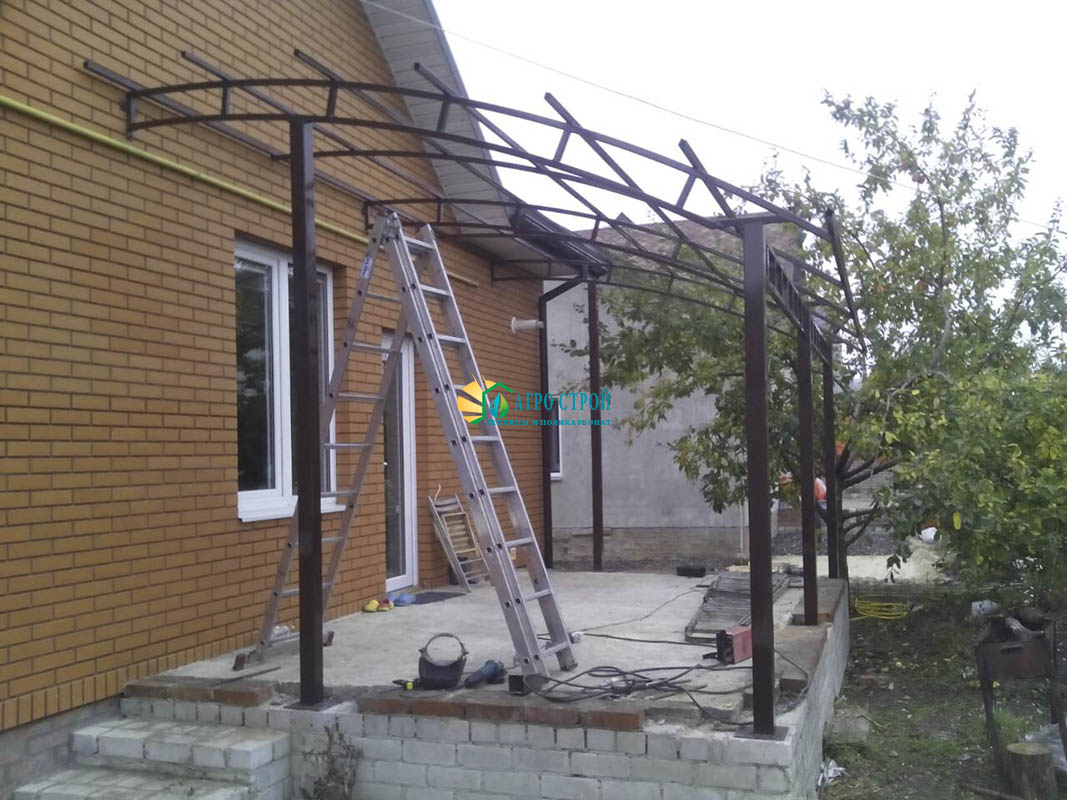 Односкатный навес из поликарбоната