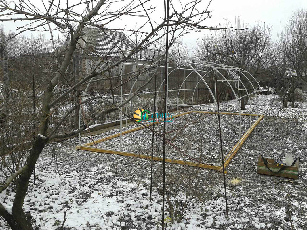 Дачная теплица 3x8 м